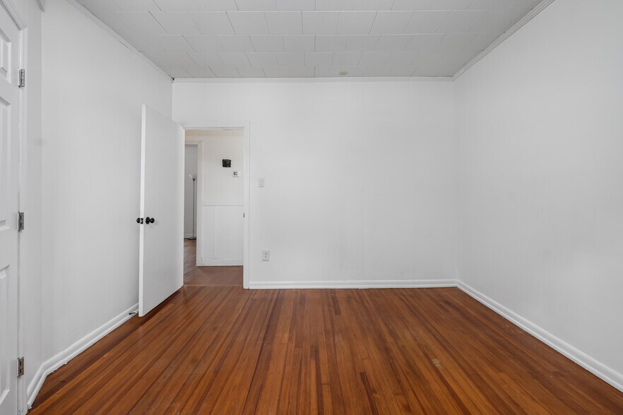 Building Photo - 387 Woodlawn Ave