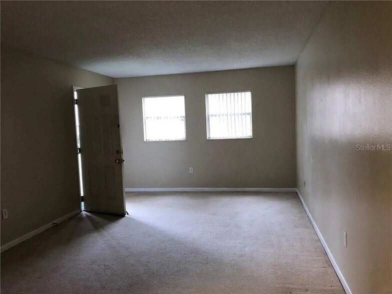 Building Photo - 836 Sky Lake Cir