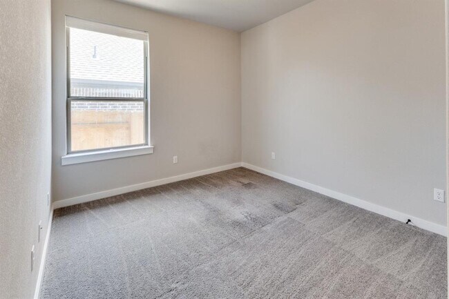 Building Photo - 1410 Sawmill Xing