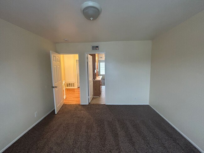 Building Photo - RIVERSIDE DR #17 CHINO 91710 (2 BED / 1.5 BATH)