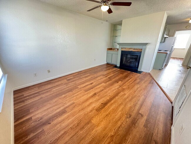 Building Photo - 2515 Bermuda Dr