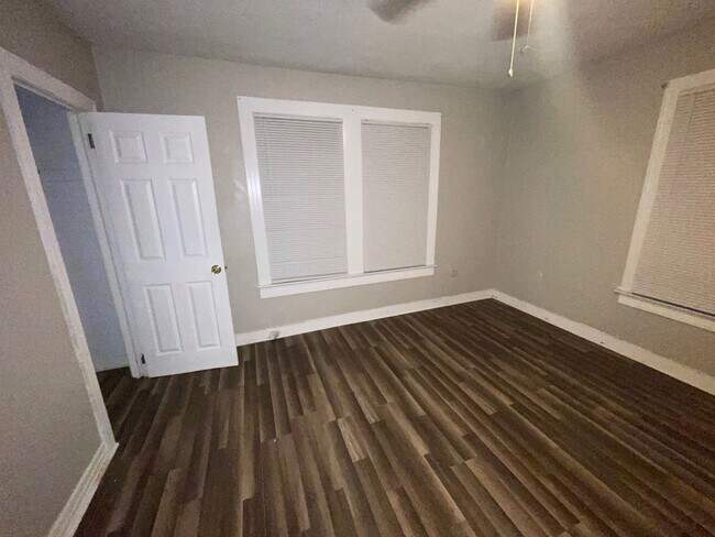 Building Photo - 3 bedrooms 2 baths - Section 8 Accepted