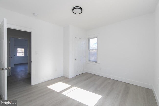 Building Photo - 1112 Collings Ave