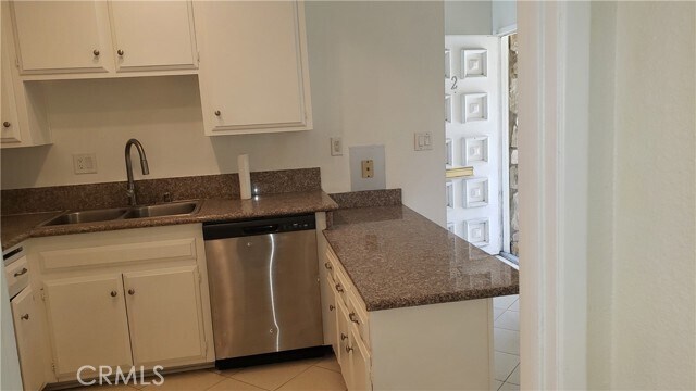 Building Photo - 16562 Goldenwest St