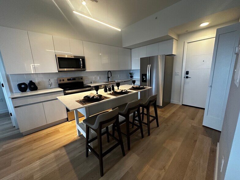 Primary Photo - 108 SE 3rd Ave