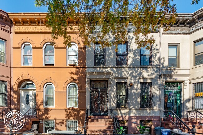 Building Photo - 689 St Johns Pl