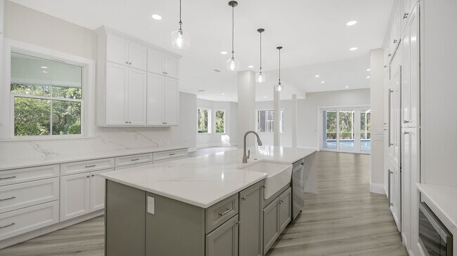 Building Photo - 6706 Oakmont Way