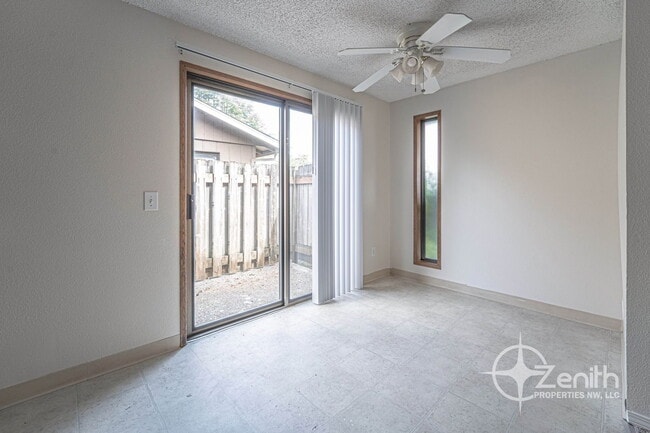 Building Photo - 3018 NE 78th Ave
