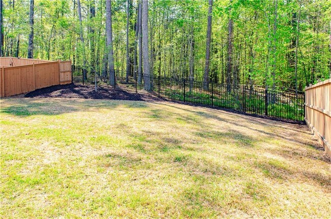 Building Photo - 660 Stately Dr