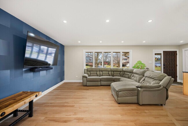 Building Photo - 641 Woods St