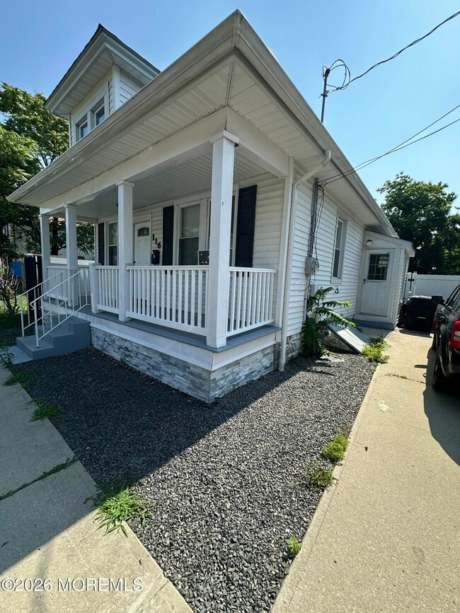 Building Photo - 116 Dewitt Ave