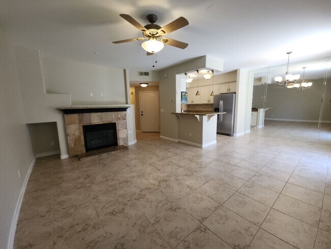 Building Photo - Immaculate Two Story Townhouse style Condo in Summerlin.