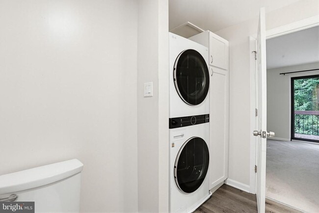 Building Photo - 8957 Skyrock Ct