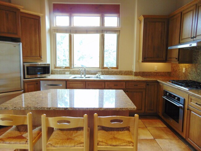 Building Photo - 416 Calle Kokopelli - *LEASE PENDING*