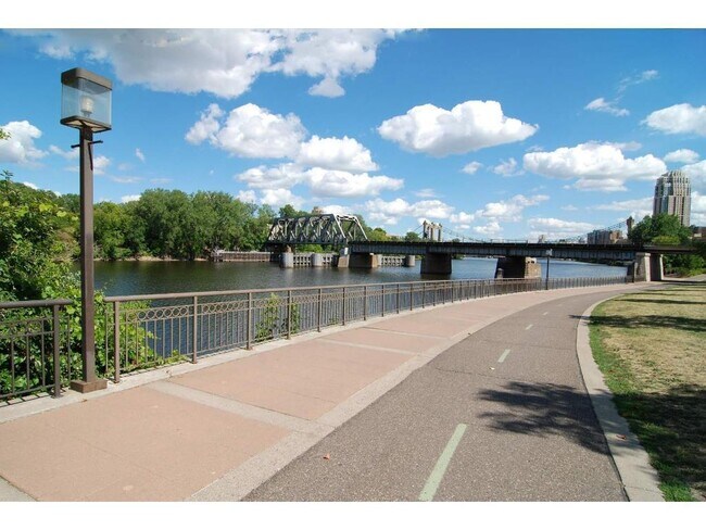 Building Photo - 401 N 2nd St