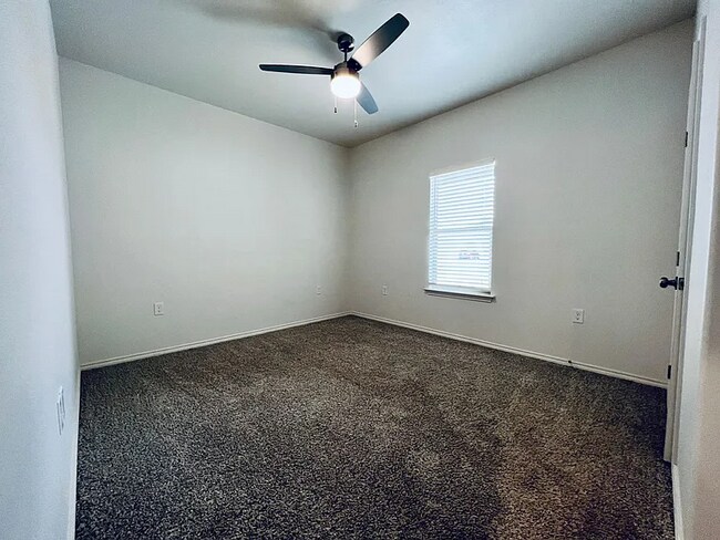 Building Photo - 5518 Kemper St