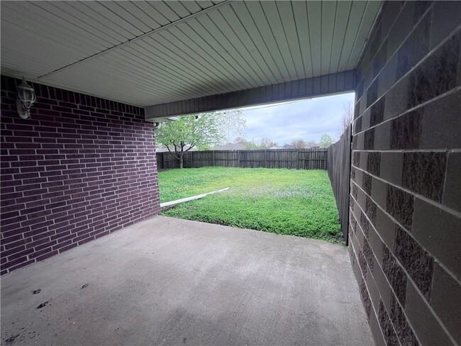 Building Photo - 2060 Ravenwood Blvd