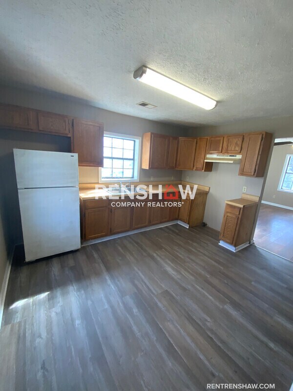 Building Photo - 212 Parks Dr