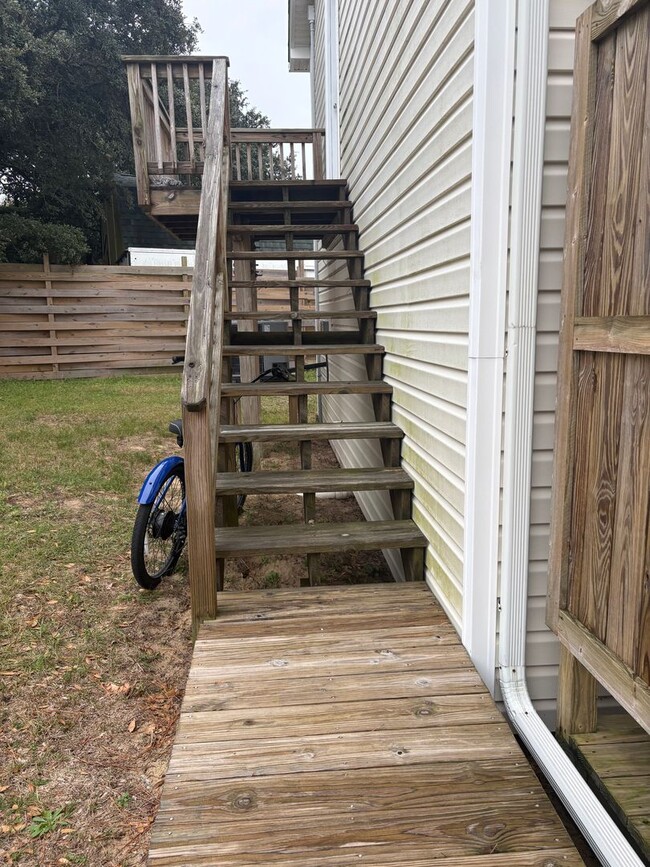 Building Photo - 1 Bedroom 1 Bath Available Now for Year Round Rental! $975/mo