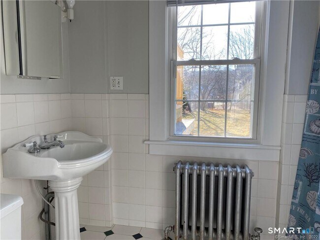 Building Photo - 433 Migeon Ave