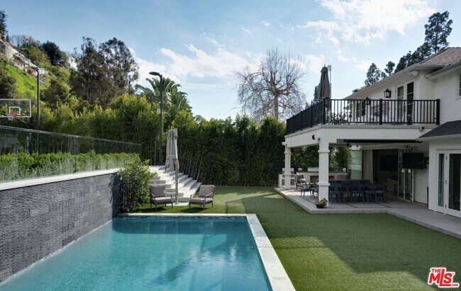 Building Photo - 1214 Coldwater Canyon Dr