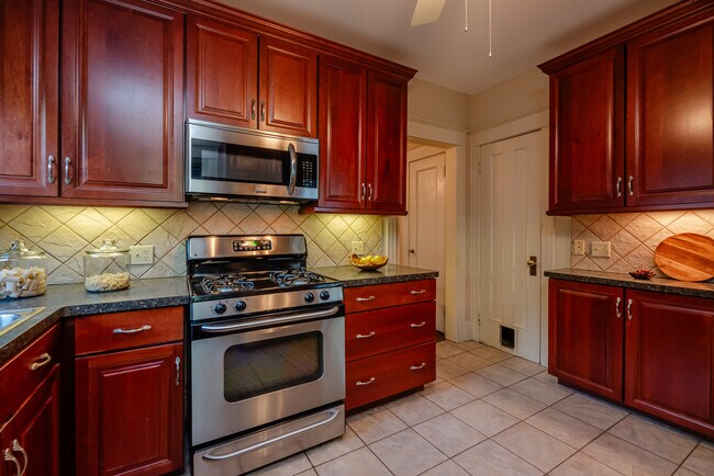 Kitchen - 42 Ericsson St