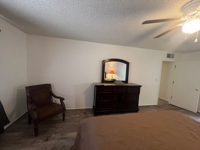 Building Photo - 3-bedroom 2 baths home