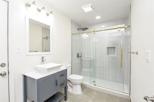 Building Photo - 1010 Woodchurch Ln