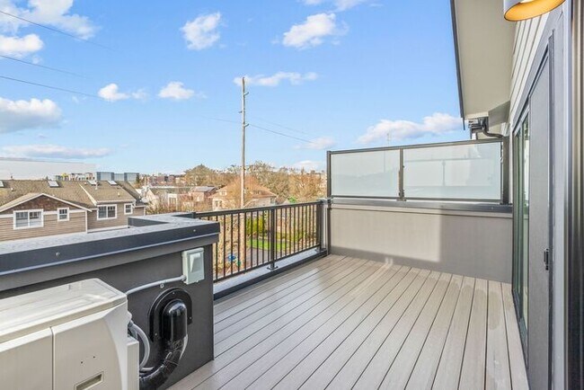 Building Photo - Stunning Brand-New Ballard Townhome with Air Conditioning