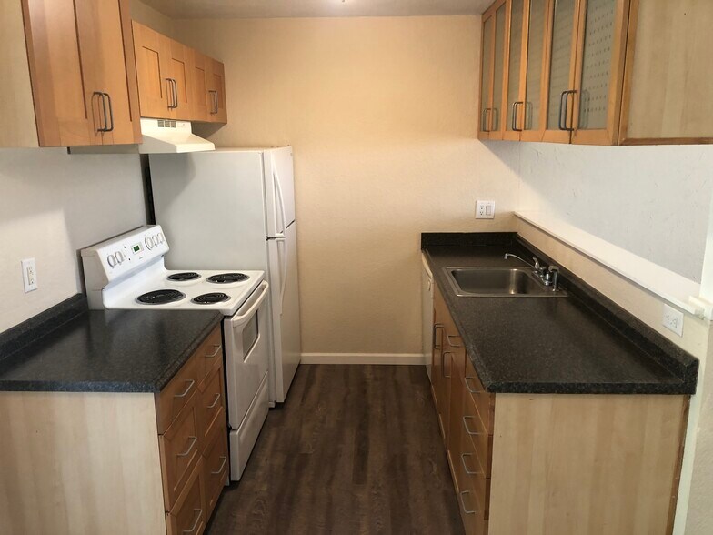 Building Photo - 2524 Winchester Dr