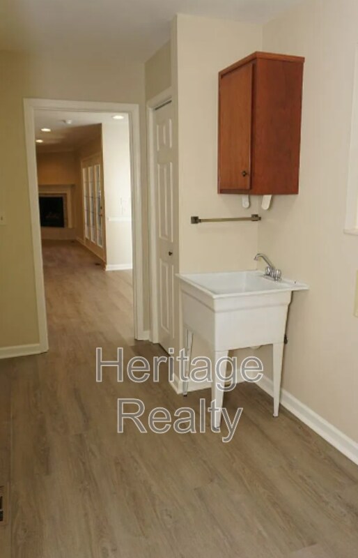 Building Photo - 867 Westgate Dr