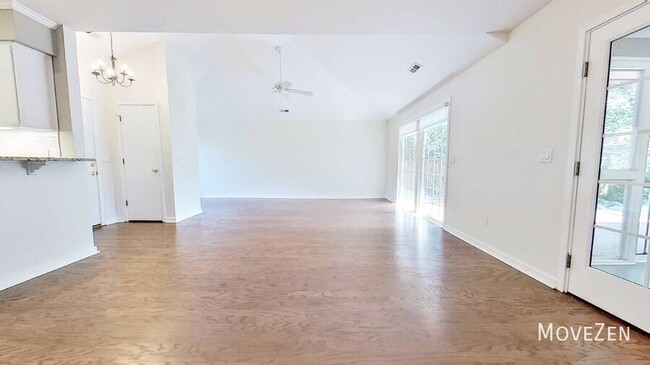 Building Photo - 1210 Smith Bay Cir W