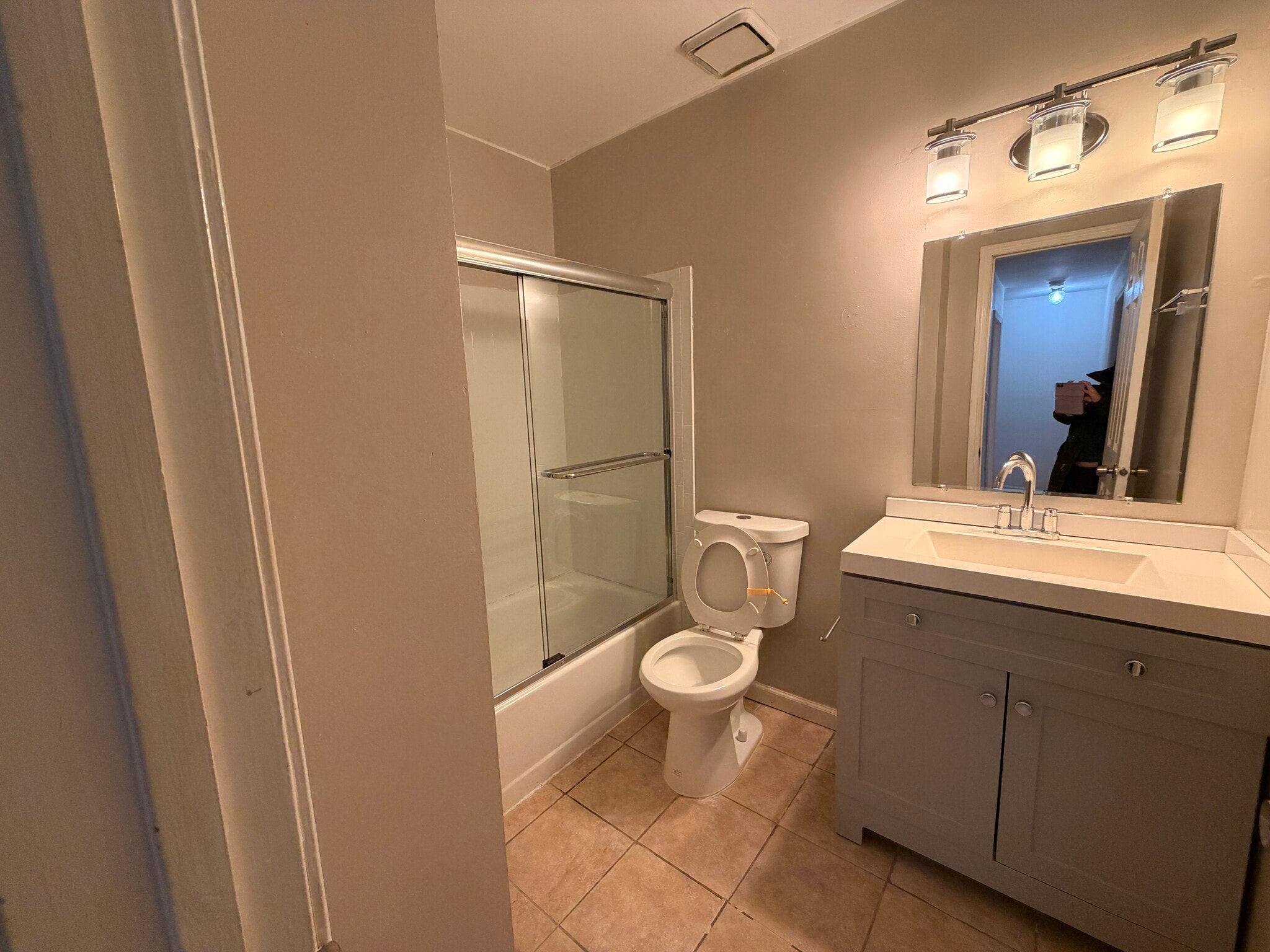 Building Photo - 11 Van Pelt Ct