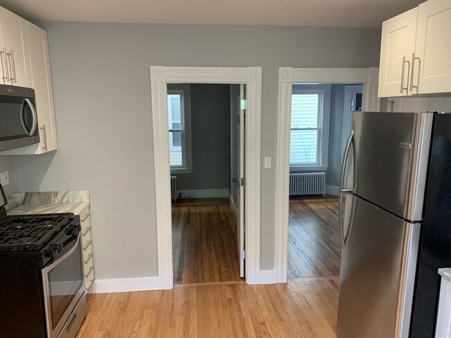 Building Photo - 323 Lowell St