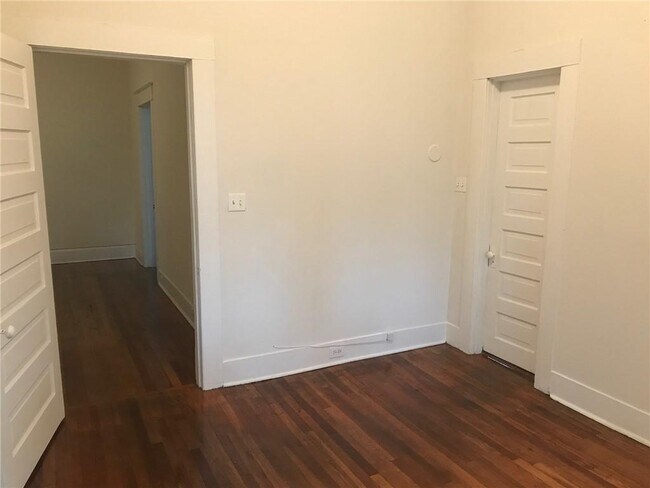 Building Photo - 855 Savannah St