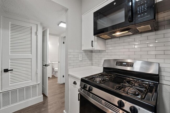 Building Photo - 1220 W Anderson Ln.