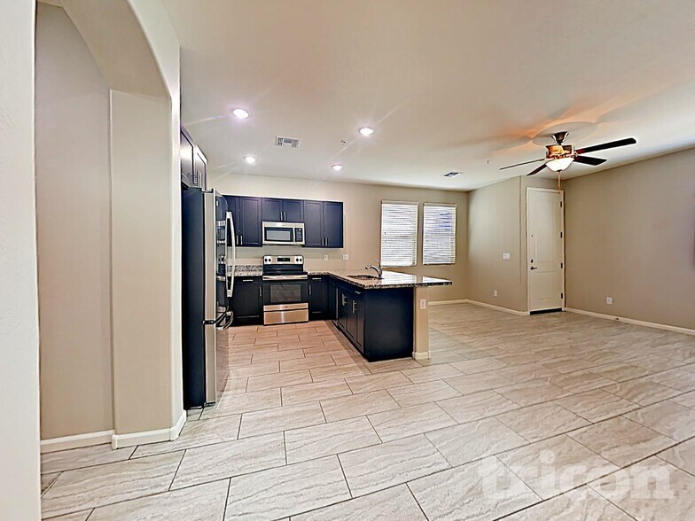 Building Photo - 12541 W Hummingbird Terrace