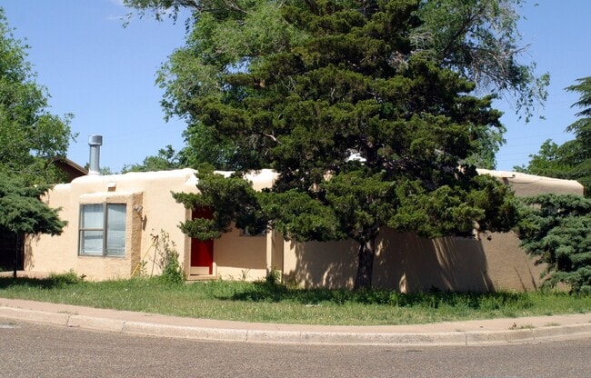 Primary Photo - CORNER LOT- HAS FIREPLACE AND A DEN