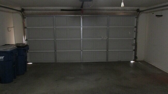 Building Photo - 1902 SW Spruce Rd