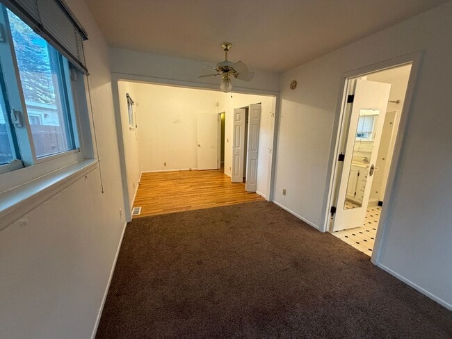 Building Photo - 2527 Delwood Ave