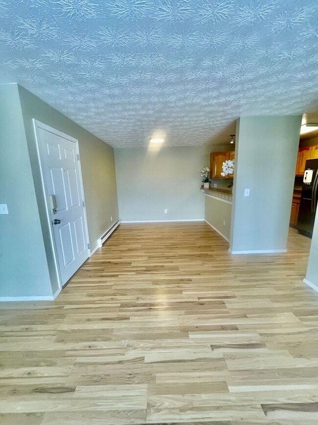 Building Photo - 329 E 14th Ave