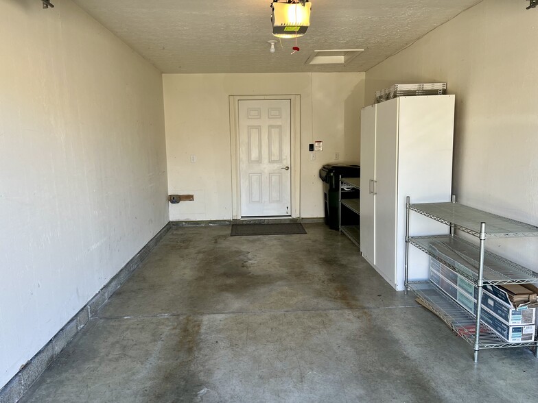Building Photo - 6571 Pondfield Ln