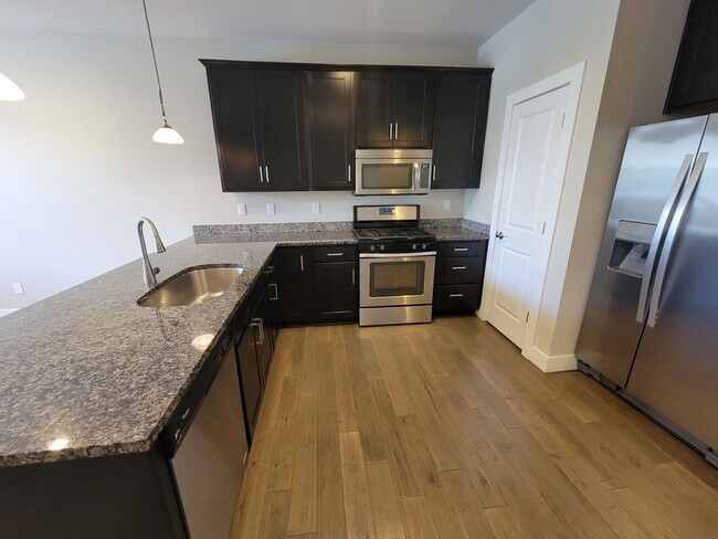 Building Photo - Spacious 3 level, 4 bedroom townhome with attached 2 car garage at Silver Meadows Townhomes on Lo...