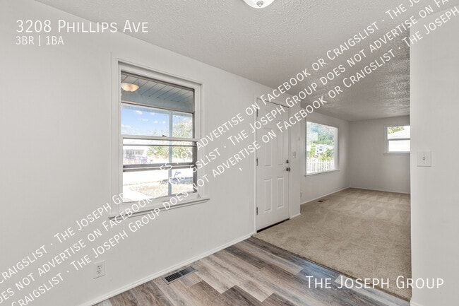 Building Photo - 3208 Phillips Ave