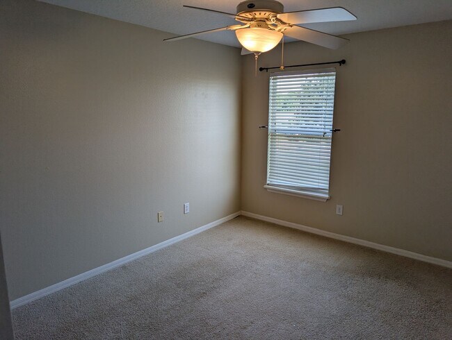Building Photo - BEAUTIFUL 4 Bed 2.5 Bath Home For Rent in ...