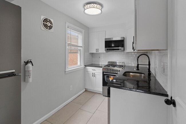 Building Photo - 145 Isabel Ave