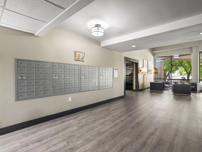 Building Photo - 900 19th Ave S