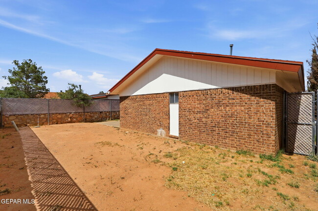 Building Photo - 10969 Duke Snider Cir