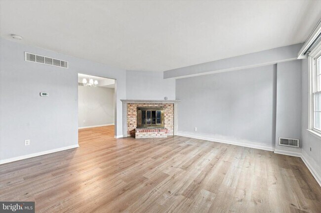 Building Photo - 701 Renner Rd
