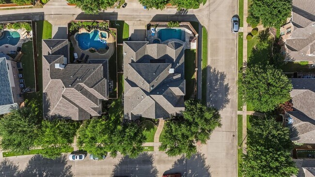 Building Photo - 1308 Cotulla Dr